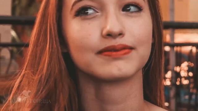 Мальчик каждую ночь прятал топор под подушкой, пока наконец в дверь не постучали смотреть онлайн