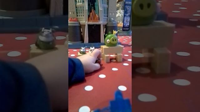 King pig angry birds toys matthews episode смотреть онлайн