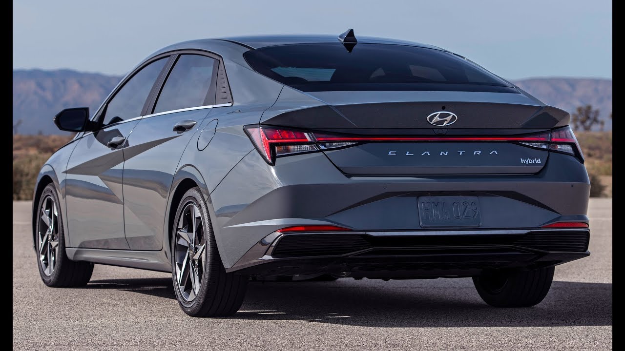Hyundai Elantra 2021 - технологичный стиль. смотреть онлайн