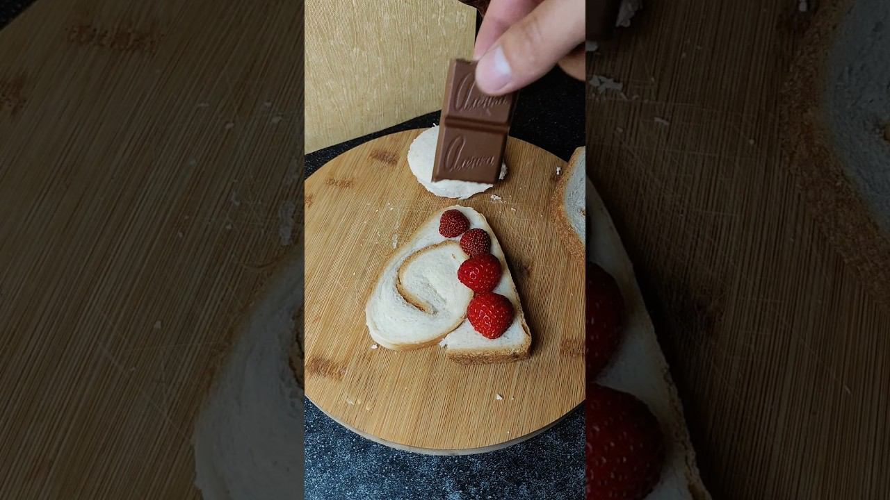 Сэндвич с клубникой и шоколадный пельмень #рецепт #кулинария #cooking #recipe