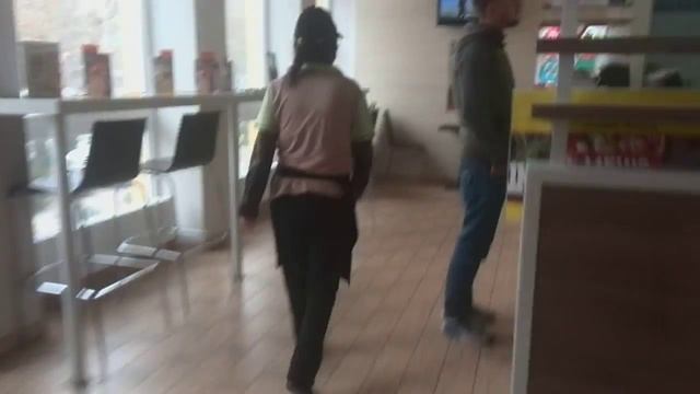 Дети готовят пиццу. Chicken hut в Херсоне смотреть онлайн