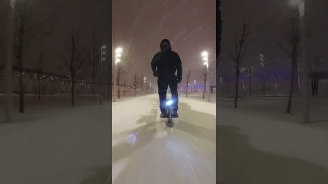 Метель в Санкт-Петербурге. Моноколесо дарит Счастье Всегда!￼ смотреть онлайн