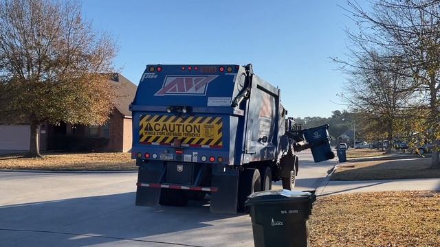 Ex-Allied Waste: Mack MRU Heil Python Garbage Truck! смотреть онлайн