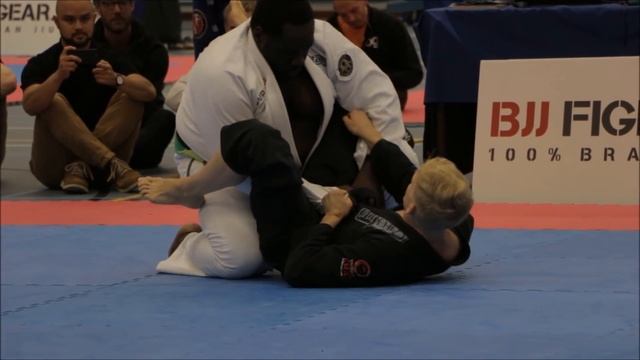 65 kg purplebelt submits 130kg blackbelt in competition - De Groot BJJ