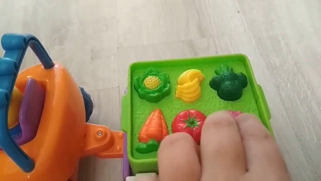 трактор музыкальный с животными Kiddieland смотреть онлайн