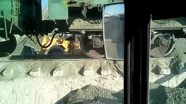 МТЗ 82.1 на разгрузке вагонов смотреть онлайн