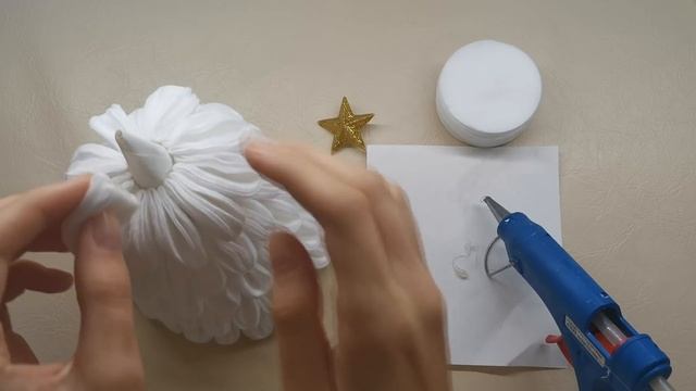 НОВОГОДНЯЯ Ёлочка Своими руками | Ёлка из ватных дисков на НОВЫЙ ГОД смотреть онлайн