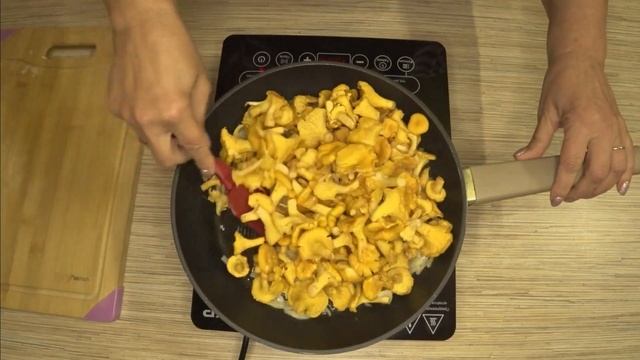 Лисички жареные с картошкой Настоящее сезонное блюдо! смотреть онлайн