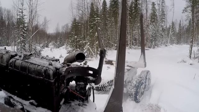 Сняли двигатель с трактора ТТ-4. Коленвал пополам... смотреть онлайн