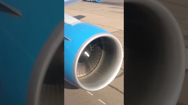 Start airplane engine boeing 767. Запуск двигателя самолёта смотреть онлайн