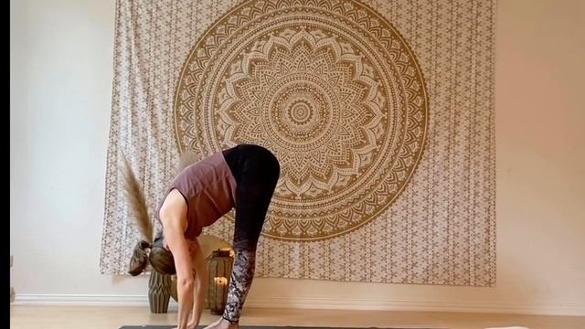 Pilates - Easy Morning Flow 25 Minuten смотреть онлайн