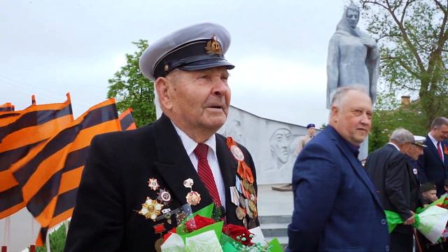 С размышления у «Стены Памяти» началось сегодняшнее утро в Буденновске. смотреть онлайн