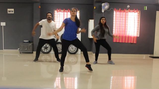 hauli hauli Bollywood Dance Workout / zumba and bolly fit chorepgraphy /Fitness dance with PND CREW смотреть онлайн