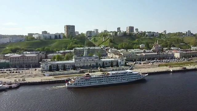 Речной вокзал Нижнего Новгорода и теплоход "Александр Пушкин", техн. кадры ☝️ с пульта управ. дроно смотреть онлайн