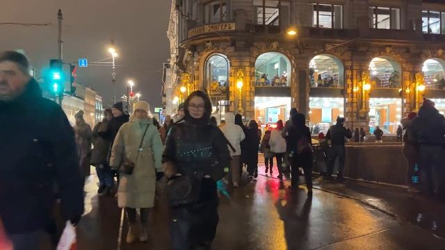 СНЕЖНАЯ ВЕЧЕРНЯЯ ПРОГУЛКА ПО НЕВСКОМУ ПРОСПЕКТУ В САНКТ-ПЕТЕРБУРГЕ. смотреть онлайн