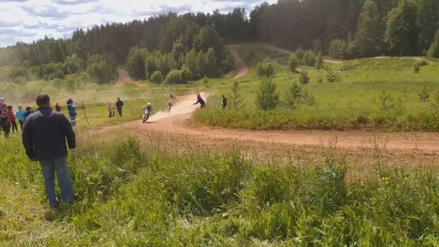Тизер. Эндуро по кроссовой трассе. Мотокросс Можга. Тренировка мотокроссников. Ktm, kayo смотреть онлайн