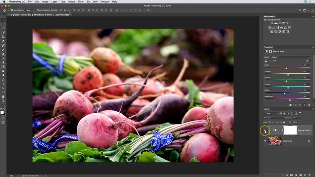 Apply a "grunge" effect to photographs using Photoshop смотреть онлайн