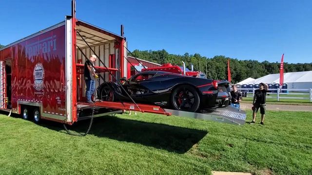 Unloading A Ferrari LaFerrari And Ferrari LaFerrari Aperta !!! смотреть онлайн