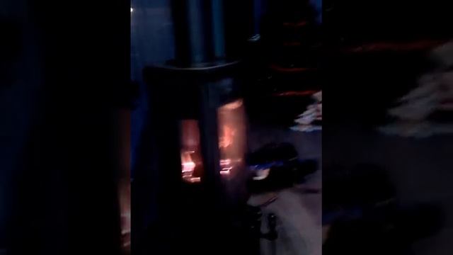Горящая печь марки Jotul. Модель F373. смотреть онлайн
