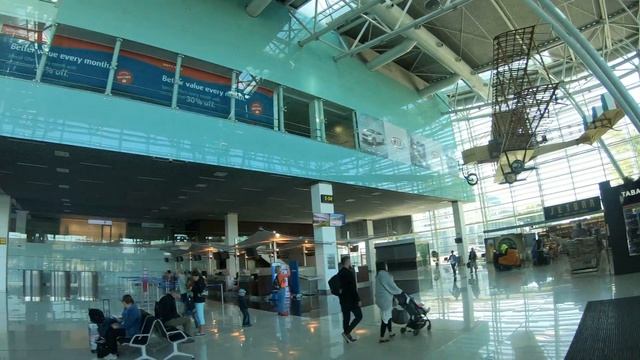 Bratislava Airport 4K - Departures смотреть онлайн