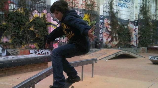 Nathan et Ysée au skatepark смотреть онлайн