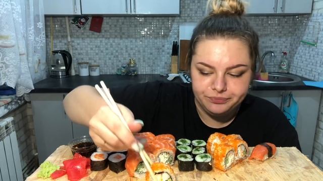 Мукбанг! Суши/Роллы лучшие, что пробовала! История подписчицы.