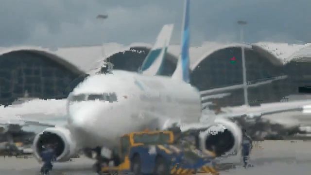 Garuda flight taking off at Kunming airport смотреть онлайн