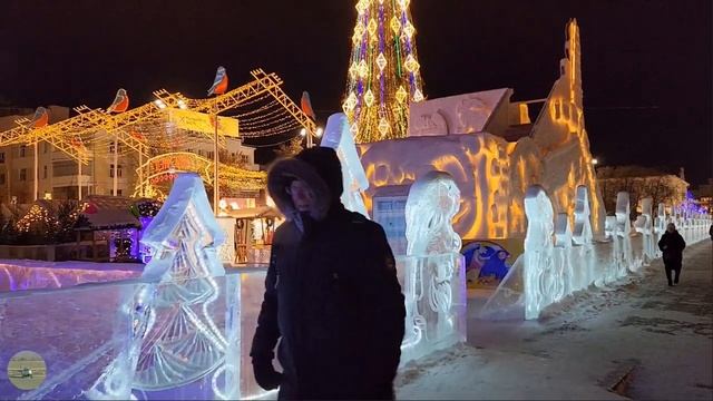 Новый год. Екатеринбург 2023. СВЕТЯЩИЕСЯ СКУЛЬПТУРЫ. Ледовый городок. Очень холодно и очень красиво смотреть онлайн