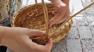 Витая ручка для корзины. Плетение из газетных трубочек