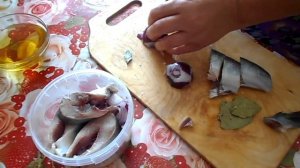 Простейший способ хранения селедки.