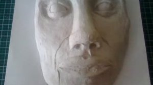 лицо человека из гипса