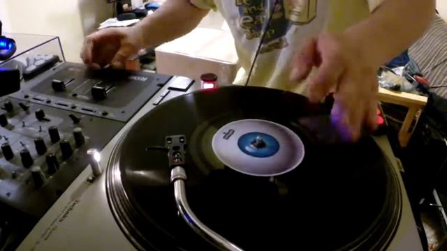 'Theres no escapin' scratch routine - Mr. Sparkle - Nozl / Lone Wolf Looper - turntablism смотреть онлайн