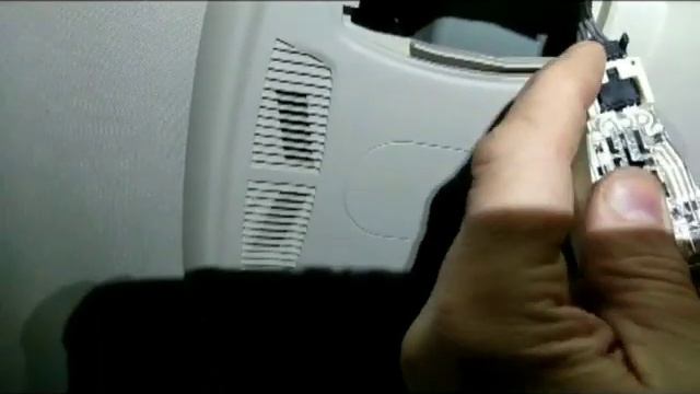 Рено Каджар-Демонтаж водительского Плафона освещения.