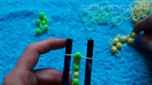 Плетение из резинок. Как сплести браслет с бусами
