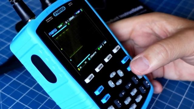DPOX180H um gigante em uma pequena embalagem. Osciloscópio portátil de 180Mhz da FNIRSI смотреть онлайн
