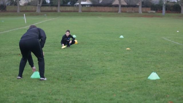 Learn 4 Football Skills to lose your defender & 1v1 skill game - Day 31 of 90 смотреть онлайн