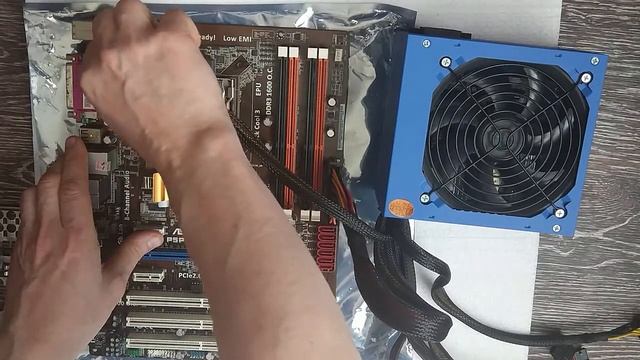 КАК ПОДКЛЮЧИТЬ БЛОК ПИТАНИЯ К КОМПЬЮТЕРУ | HOW TO CONNECT THE POWER SUPPLY TO YOUR COMPUTER смотреть онлайн