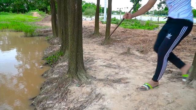 Clever SWAT Girl Go Fishing Nerf Guns Fight Criminal Fruit GRAPES BATTLE | Moon Nerf War смотреть онлайн