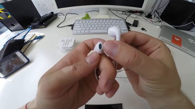 Видеообзор наушников вкладышей EarPods из ТЦ Ашан смотреть онлайн
