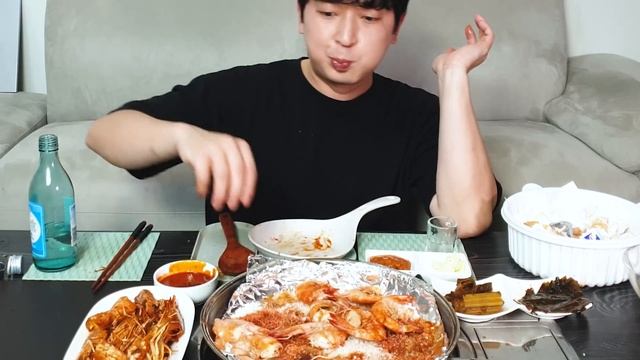 제철 자연산 대하구이!? 피지컬 좋으새우.. (Ft.버터머리구이, 새우라면) 혼술 리얼먹방 Grilled Shrimp MUKBANG ASMR REALSOUND EATINGSHOW смотреть онлайн