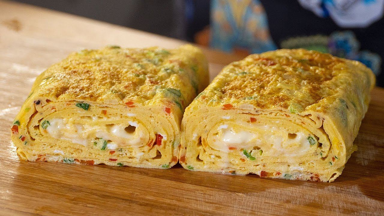 Омлет в виде рулета. Делается просто на сковороде. Красивый завтрак. смотреть онлайн