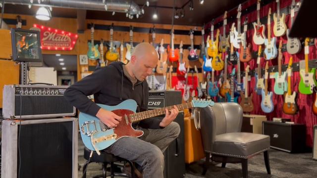 Matt's Music Center - Iconic Vintage 56T Electric Guitar Demo - Chris Bryant смотреть онлайн