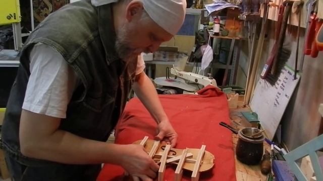 Реставрация скрипки, часть 2. Пружина и футор. смотреть онлайн