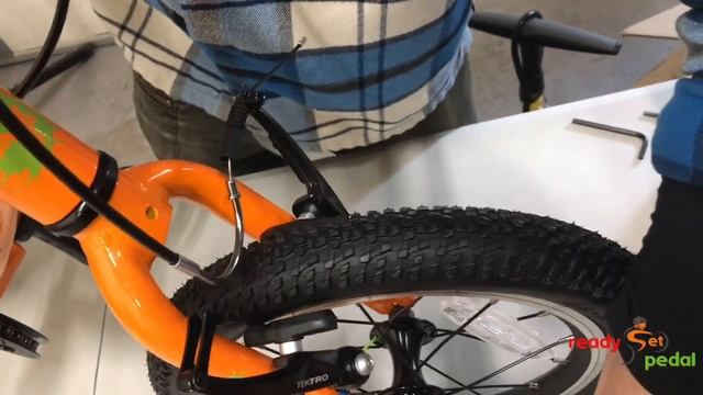 How To Unpack & Assemble Frog 40-48 - Ready, Set, Pedal смотреть онлайн