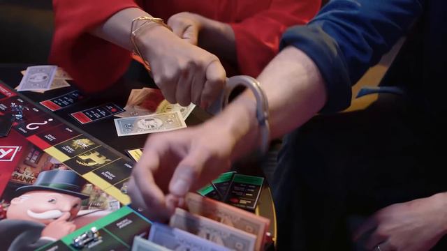 'Monopoly Cheaters' Official Teaser - Hasbro Gaming Sverige смотреть онлайн