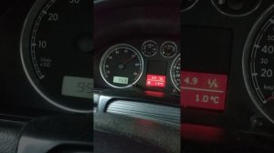 При высоких оборотах, температура двигателя падает.