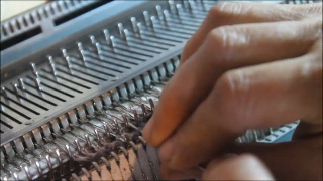 Вяжу образцы/Кулирная гладь на вязальной машине Сильвер Рид 280//Наталья Харитонова смотреть онлайн