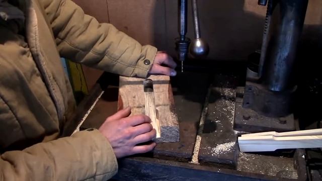 Как сделать быстро отверстия в боковых планках ульевых рамок смотреть онлайн