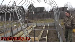 Как поднять покупную теплицу