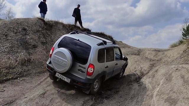 Дорога на Беловский водопад. Chevrolet Niva - подъем на гору. смотреть онлайн